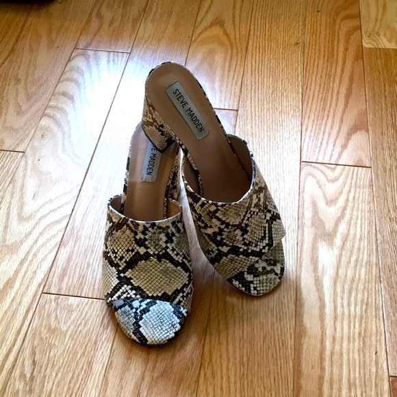 Steve Madden Shoes - Steve Madden animal print sandals
